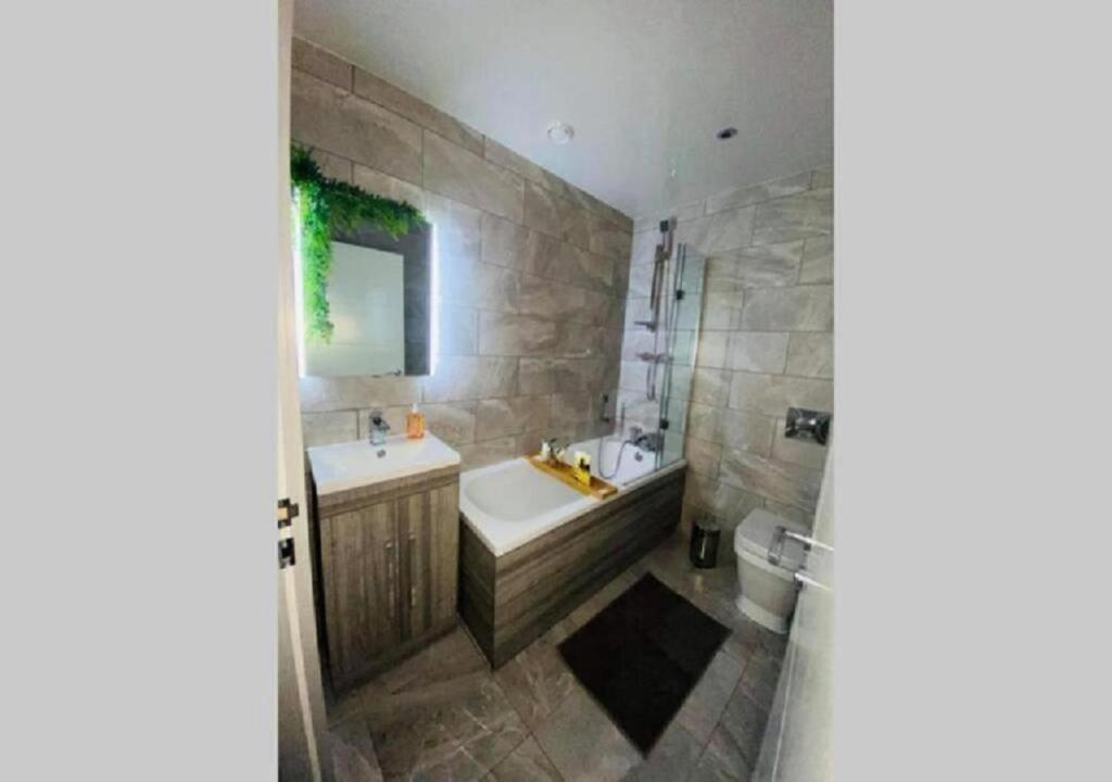 Apartment Amazing Sleeps 4 *