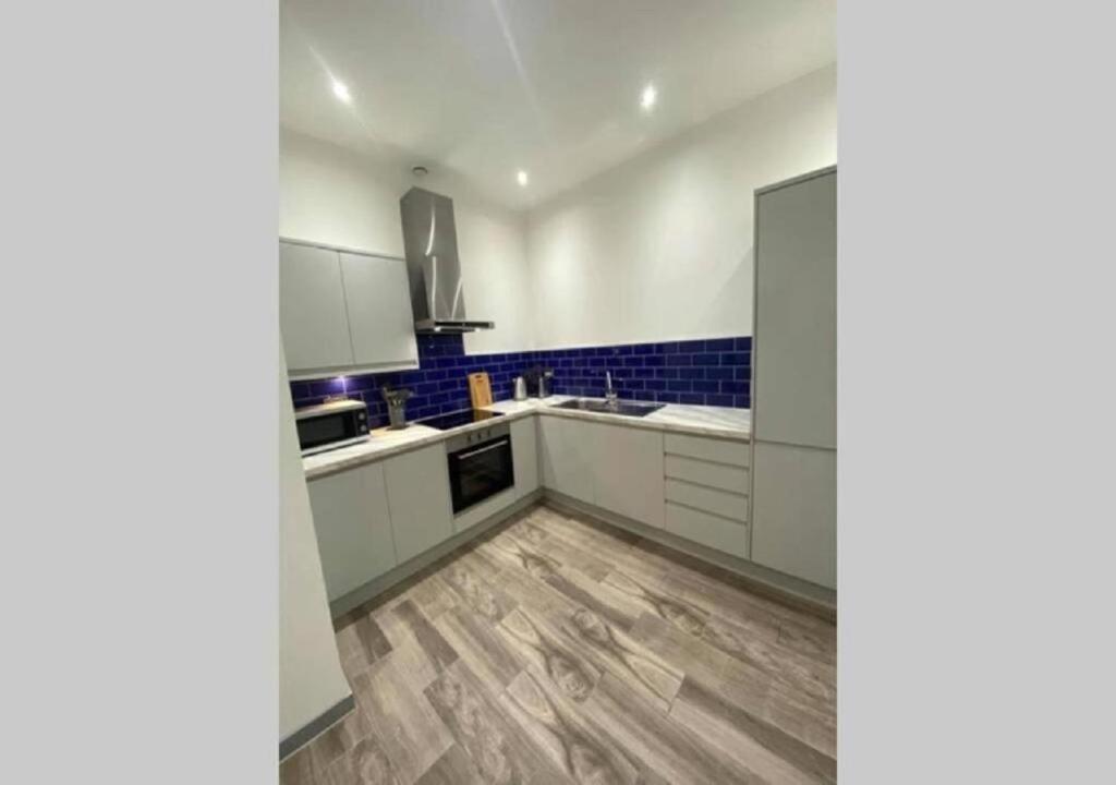 Apartment Amazing Sleeps 4 *