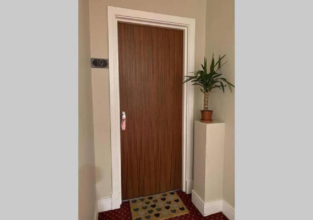 Apartment Amazing Sleeps 4 *